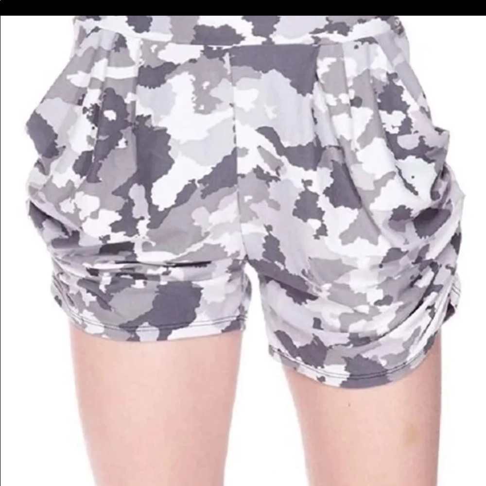 Camo Harlem shorts SZ small
